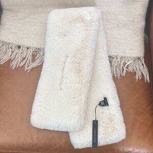 Elegant Cream Faux Fur Scarf